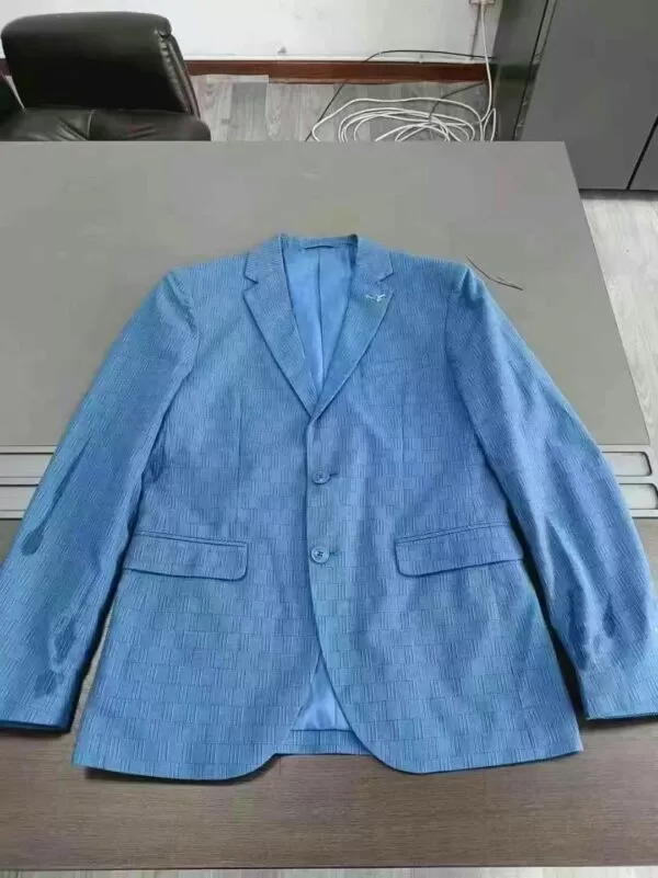 A total of 3,000 men's suits - Image 3