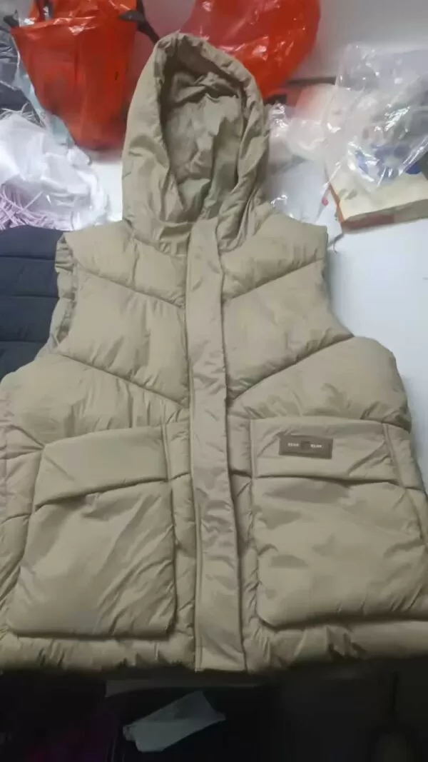 A total of 1,500 versatile vests - Image 2