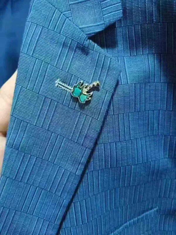 A total of 3,000 men's suits - Image 4