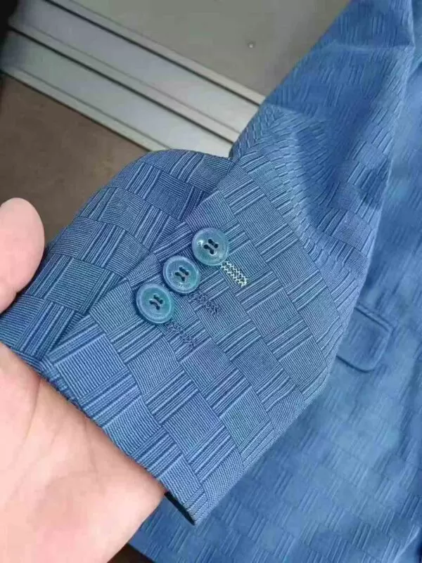 A total of 3,000 men's suits - Image 9