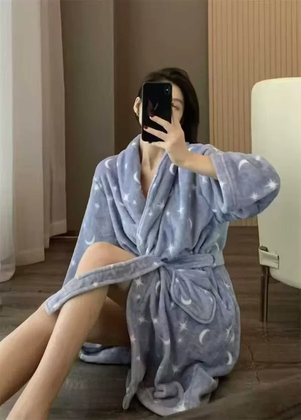 A total of six hundred blue women's nightgowns - Image 3