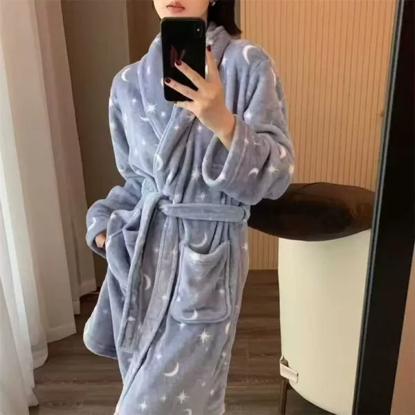 A total of six hundred blue women's nightgowns