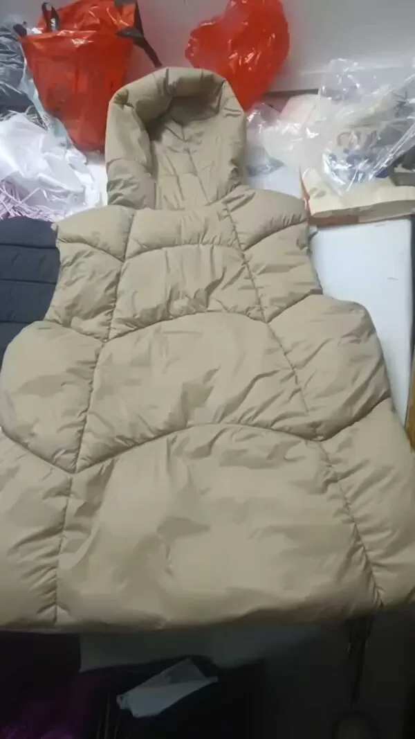 A total of 1,500 versatile vests - Image 3