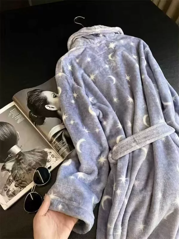 A total of six hundred blue women's nightgowns - Image 6