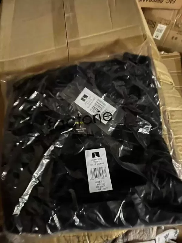 A total of 4,000 black women's tops - Image 2