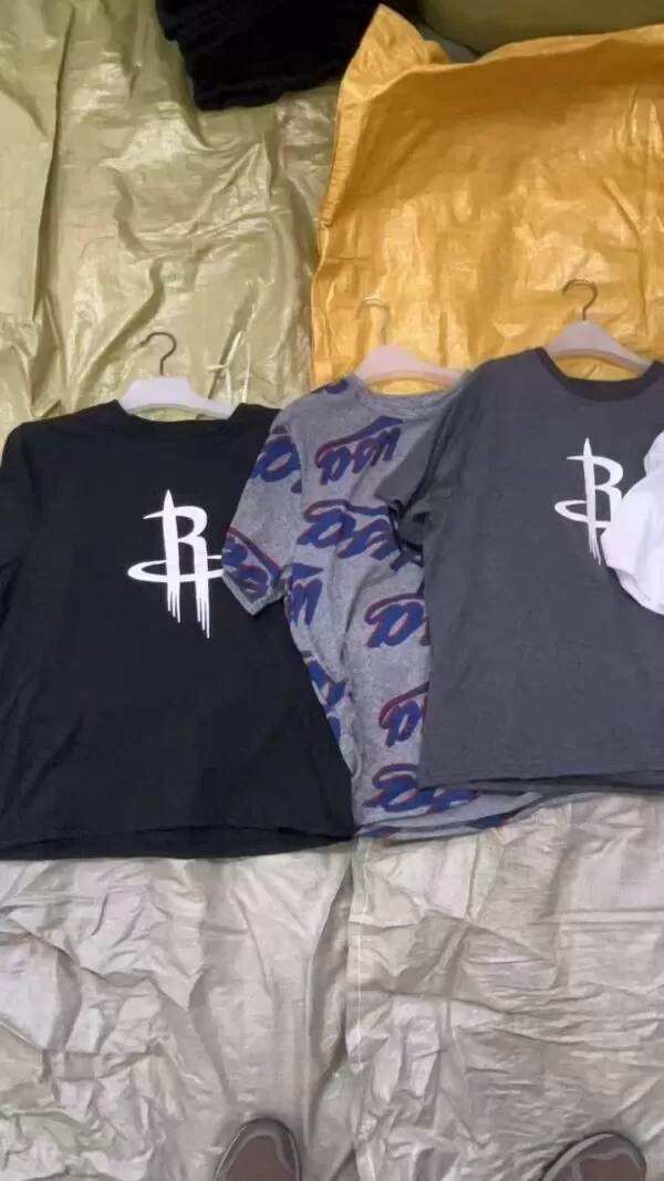 A total of 700 men's short-sleeved shirts - Image 2